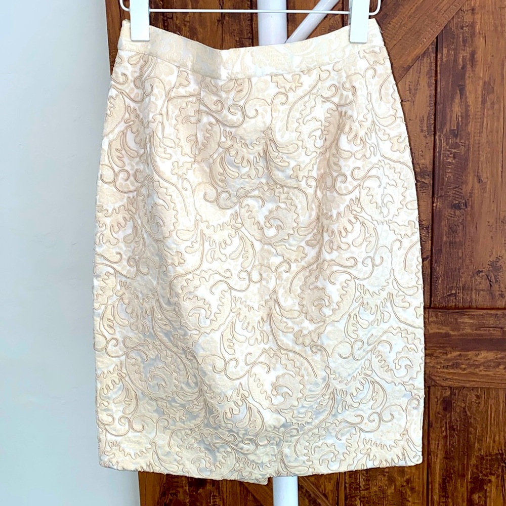 Carmen Marc Valvo cream embroidered pencil skirt elegant timeless wedding size 6